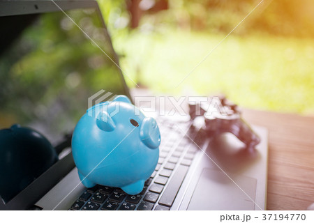 piggy bank on keyborad shopping game 37194770