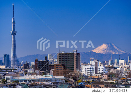 《東京都》スカイツリーと富士山・冬晴れ 37196433