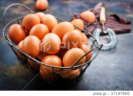 raw eggs 37197660