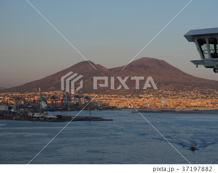 Mount Vesuvis from Bay of Naples / ナポリ湾&ベスビオ山 Mount Vesuvis from Bay of Naples / ナポリ湾&ベスビオ山 37197882