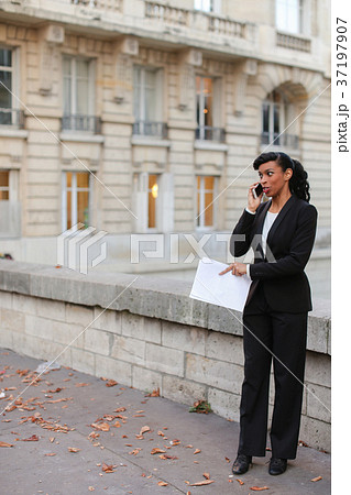 Young trading agent talking on phone with client 37197907