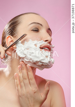 woman has shave woman has shave 37198871