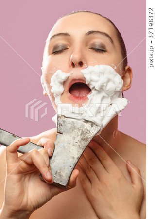 woman has shave woman has shave 37198872