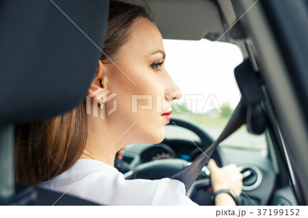 Young woman rent a car for travelling Young woman rent a car for travelling 37199152