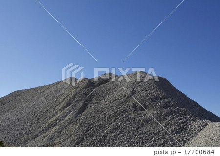 砂利の山 37200684