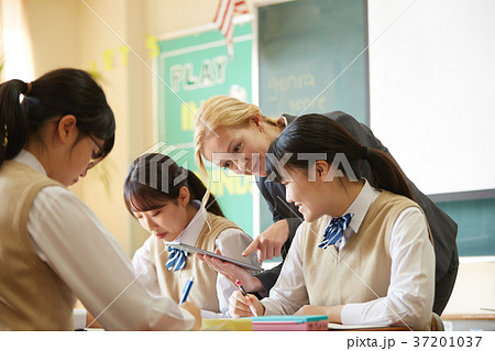 中学生 英語の授業 タブレット 高校生 中学生 英語の授業 タブレット 高校生 37201037