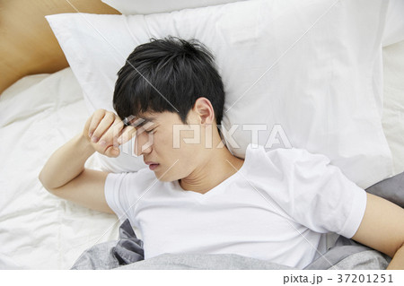 睡眠 眠り 寝る 37201251