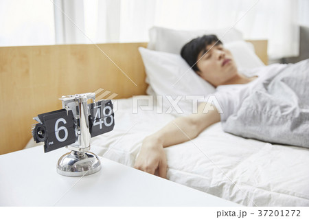 睡眠 眠り 寝る 37201272