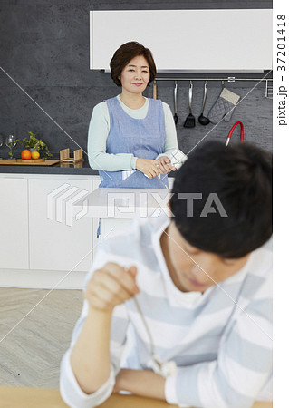 男 男性 男の子 37201418