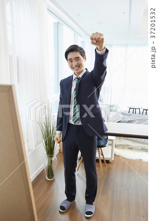 鏡 ビジネスマン 若い男 37201532