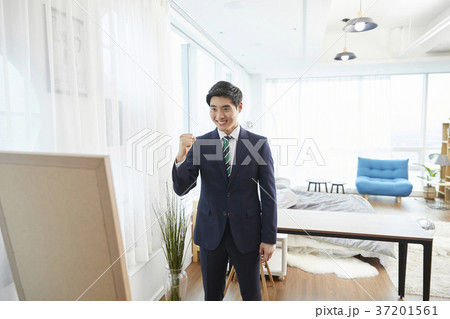 鏡 ビジネスマン 若い男 37201561