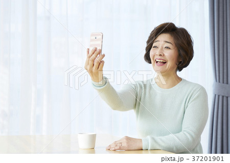 50代 50代 セルフカメラ 37201901