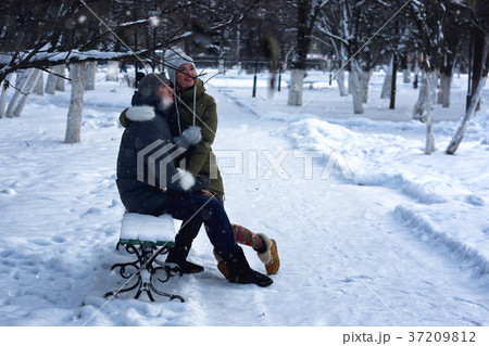 lovers in the park in winter 37209812