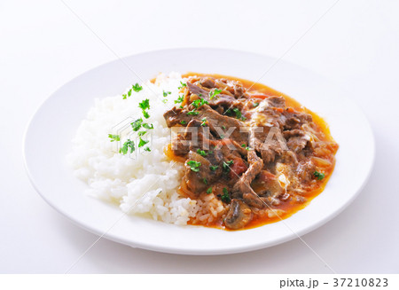 厚切り国産牛肉のビーフストロガノフ 37210823