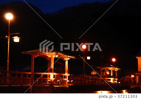 三朝温泉夕景・恋谷橋 三朝温泉夕景・恋谷橋 37211303