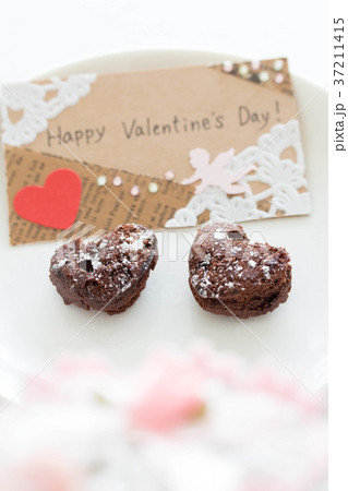 レース越しのミニチョコケーキ 37211415