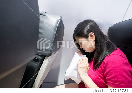 woman feel vomit 37212781