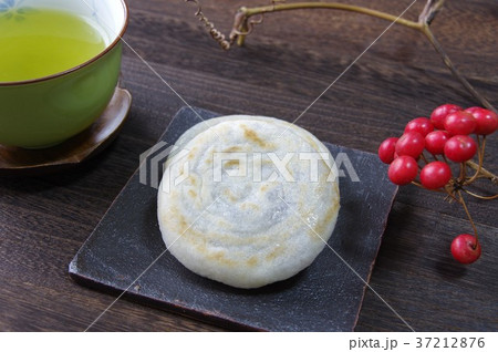 梅が枝餅とお茶　梅が枝餅 37212876