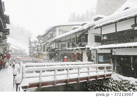 雪降る銀山温泉 雪降る銀山温泉 37213007