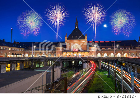 train run into Copenhagen station in Denmark 37213127