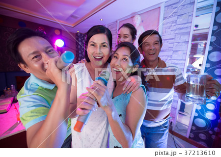 Evening in karaoke 37213610