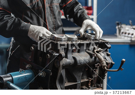 the mechanic installs a new piston. Disassemble the mechanic installs a new piston. Disassemble 37213667