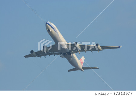 B-18803 Airbus A340-300 of China airline. B-18803 Airbus A340-300 of China airline. 37213977