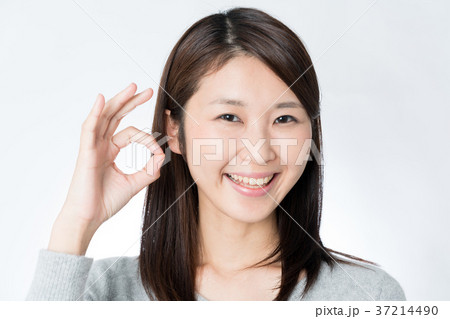 賛成する女性 賛成する女性 37214490