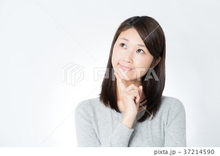 考える女性 考える女性 37214590
