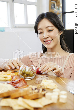 笑顔 微笑 微笑み 37215171