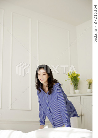笑顔 微笑 微笑み 37215304