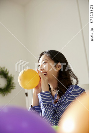 黄色 イエロー 笑顔 37215325