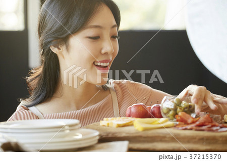 笑顔 微笑 微笑み 37215370