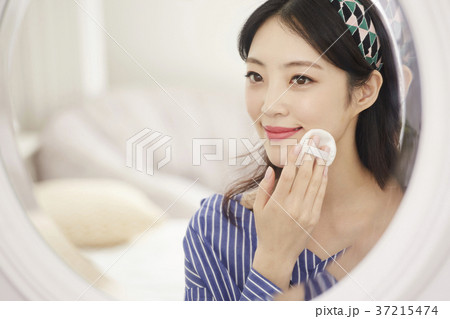 笑顔 微笑 微笑み 37215474