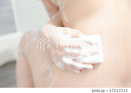 入浴・女性 37217215