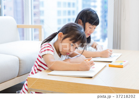 姉妹　家族 37218202