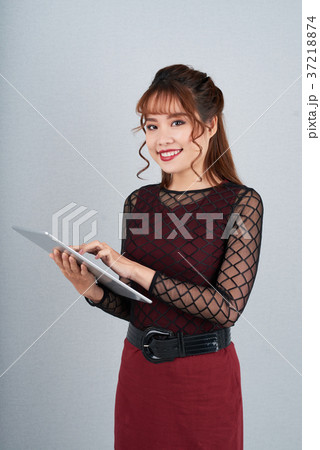 Using mobile app 37218874