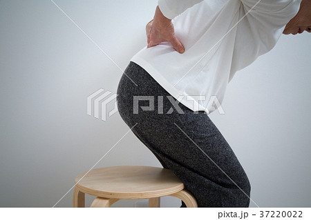 シニア 腰痛 シニア 腰痛 37220022