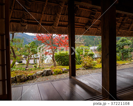 日本の原風景　美山かやぶきの里　京都北部にある美山かやぶきの里 37221108
