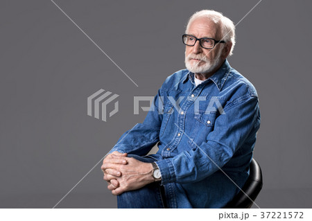 Wise senior lost in thoughts 37221572