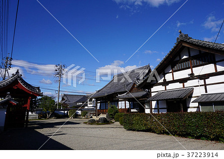 城下町津山の西寺町を東西に走る旧出雲街道に面して建つ「壽光寺」(じゅこうじ) 城下町津山の西寺町を東西に走る旧出雲街道に面して建つ「壽光寺」(じゅこうじ) 37223914