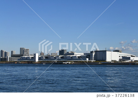 日本の東京都市景観・豊洲市場などを望む 37226138