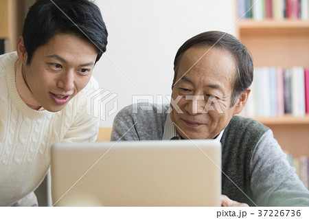 シニア　パソコン　学ぶ 37226736