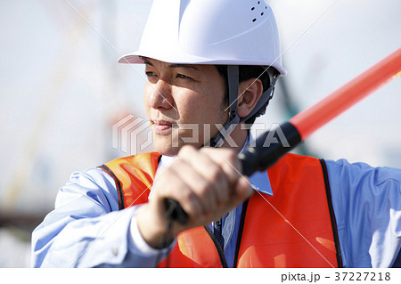 若い男性 土木作業員 警備員 ガードマン 交通誘導 ガテン系 作業員 若い男性 土木作業員 警備員 ガードマン 交通誘導 ガテン系 作業員 37227218