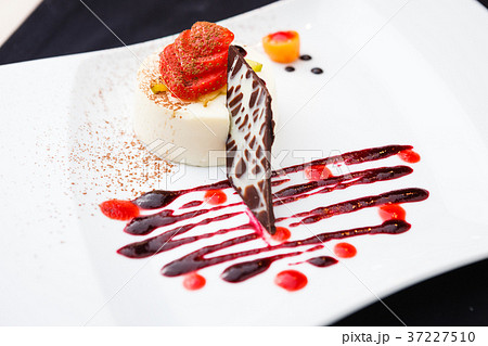 Panna cotta dessert Panna cotta dessert 37227510