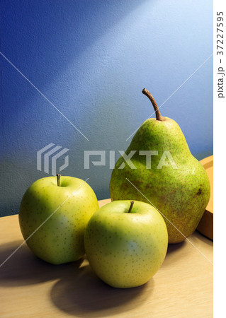 洋梨と林檎 37227595
