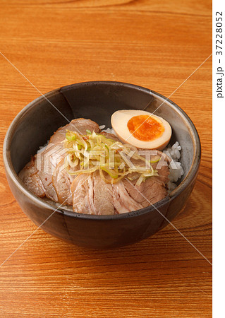 チャーシュー丼 37228052