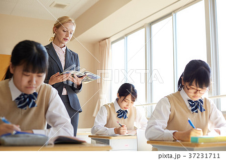 中学生 英語の授業 英語教師 高校生 中高生の写真素材