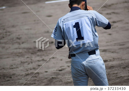 エースナンバーを背負った高校野球の投手の写真素材