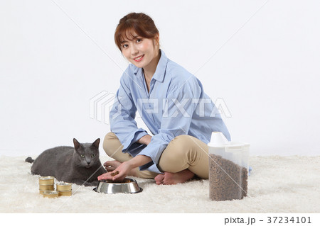 RF photo - woman single life with a companion pets  327 37234101